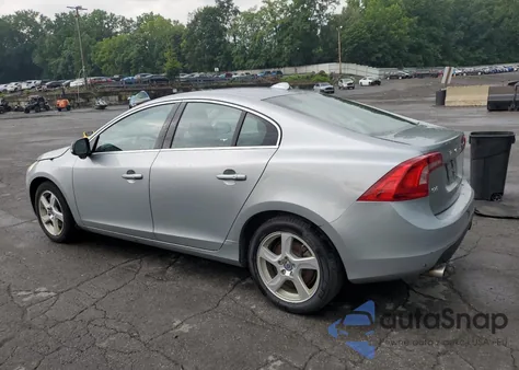2013 Volvo S60 T5 из США, поврежденный, VIN YV1612FH8D2204579